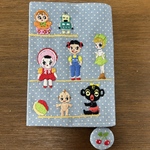 昭和レトロシリーズ　昭和のお人形さんの手刺繍のブックカバー　しおり付き　文庫本サイズ　文庫本カバー　文庫本入れ　栞　手刺繍　刺繍　綿麻　ペコちゃん　キューピー　だっこちゃん　文化人形　紙風船　ロボット