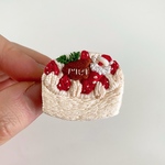 クリスマスケーキ 手刺繍ブローチ