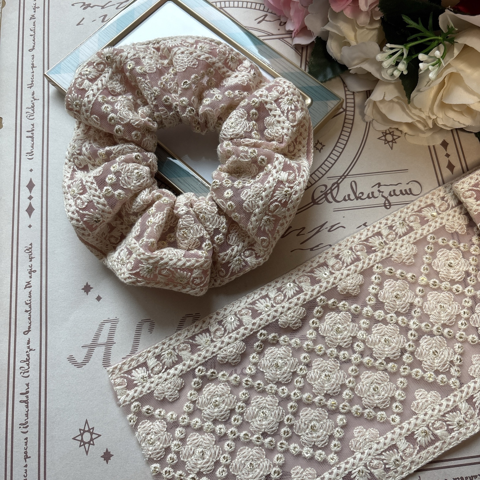ゆるふわ】インド刺繍リボン シュシュ ピンクベージュ - koni1023
