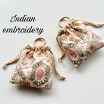 インド刺繍のカラビナ付き巾着ポーチ　ミニサイズ　ショルダーストラップ　スマホショルダー　携帯ストラップ　バッグチャーム　ベージュ　リップケース