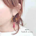 赤いタッセルとべっ甲リングのピアス/イヤリング