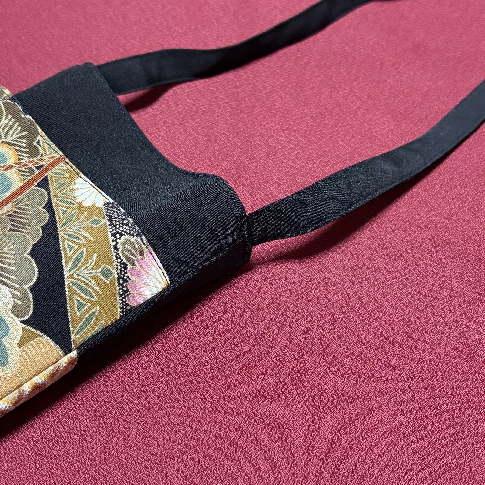 mD-928 正絹 留袖 着物リメイク 和柄 金彩 スマホショルダー