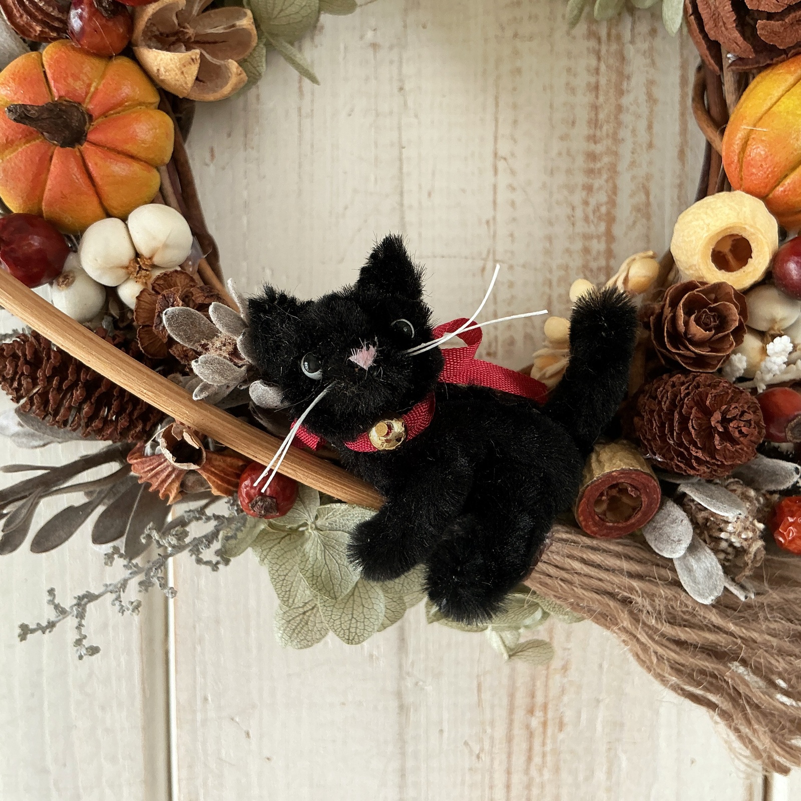 黒猫とハロウィンテイストのミニリース(14cm) - PAPER MOON 染花彩色