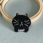ハッピーモチーフ🍀幸運の黒猫 さん ブローチ 刺繍ブローチ ビーズ　猫