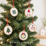 4点セット　クロスステッチで作る刺繍のオーナメント　『刺繍のクリスマス飾り』