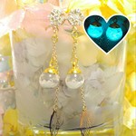  夜光:薄い蝶のハネチャームと雪明かり&雪の結晶❄ﾋﾟｱｽ