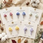 ＼＼夏の褒められアクセ／／   きらめく大人の透明感   大人の推し活アクセ   刺繍糸のお花ピアス  イヤリング  かぎ針編み  ブーケ  夏   浴衣    結婚式   軽い   雫  ギフト