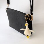 お守りあひるのキーホルダー ホワイト | あみぐるみ ぬいぐるみ ガチョウ 鳥 バッグチャーム ストラップ プレゼント ギフト