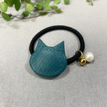 ふっくら猫と鈴　本革ヘアゴム(ターコイズブルー)