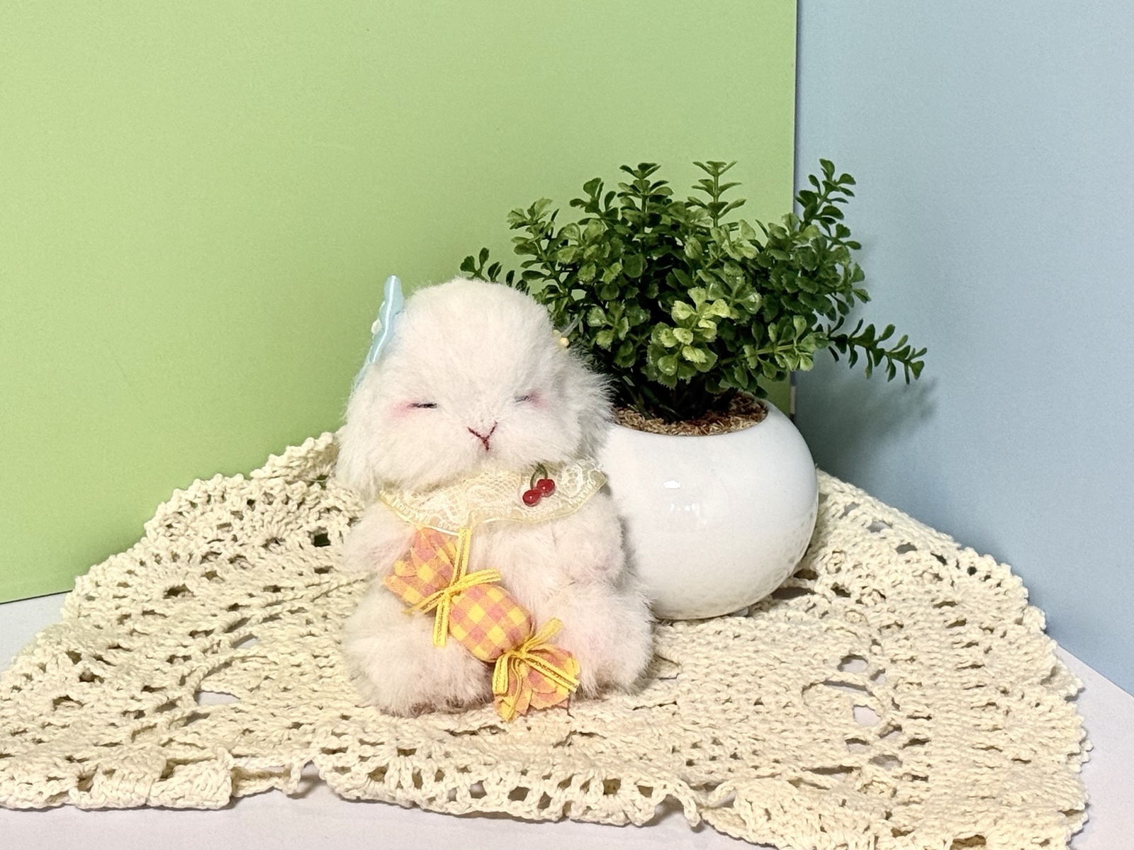*千夜*オーダーページ　ハンドメイド　うさぎのぬいぐるみ　メロンソーダ 一点物・受注制作】白うさぎのぬいぐるみ「ミルキー」｜手縫い・5