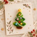 羊毛フェルト　クリスマスツリーのブローチ