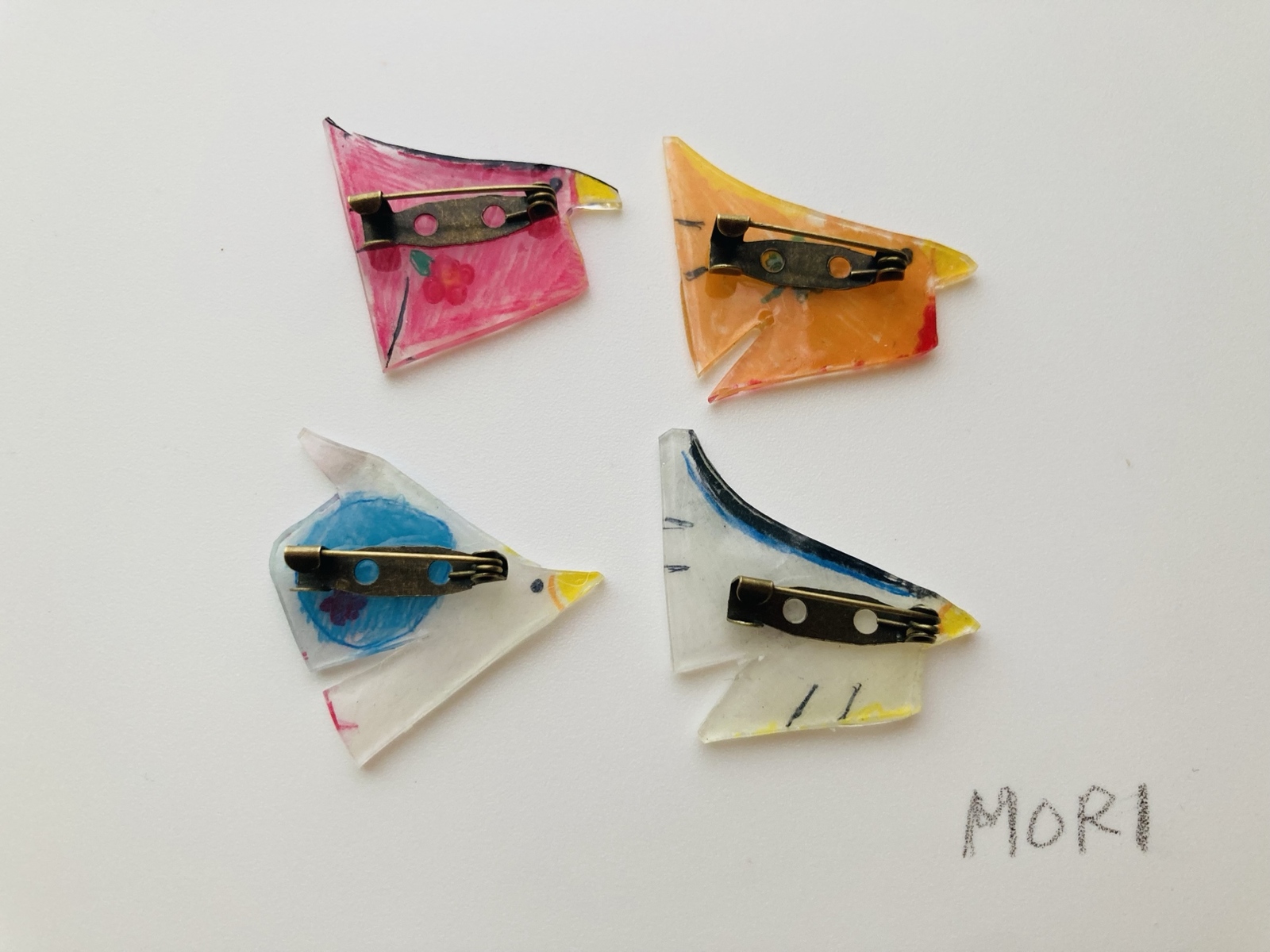 ハンドメイド プラバンレジン ブローチ 小鳥 4個セット カラフル