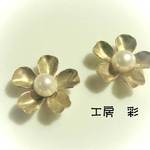 再販!! Ａランクホワイト淡水パールのアンティークなフラワーピアス・イヤリング