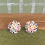 花とビーズのピアス/イヤリング (カラフル)