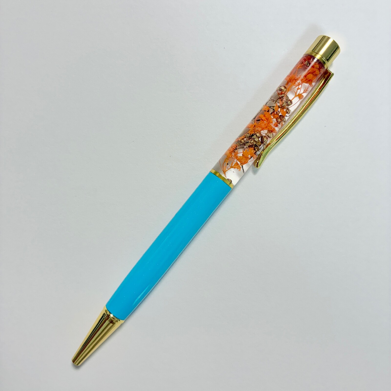 ボールペン　ハーバリウム　かすみ草　2本　セット　水色　白　オレンジ　夏 かすみ草のハーバリウムボールペン - ハルちゃんのペン工房 | minne