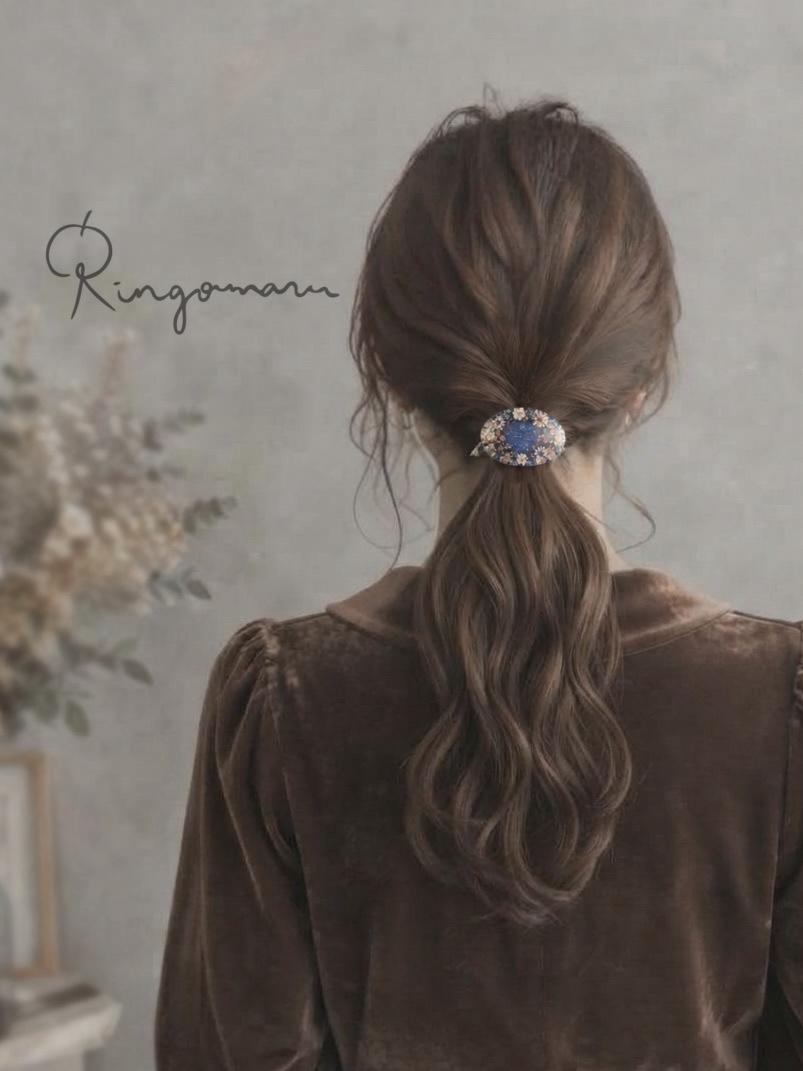 お花とネイビーブルーの3連レジンヘアゴム - ringomaruS GALLERY