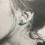 カケラピアス(樹脂)水色