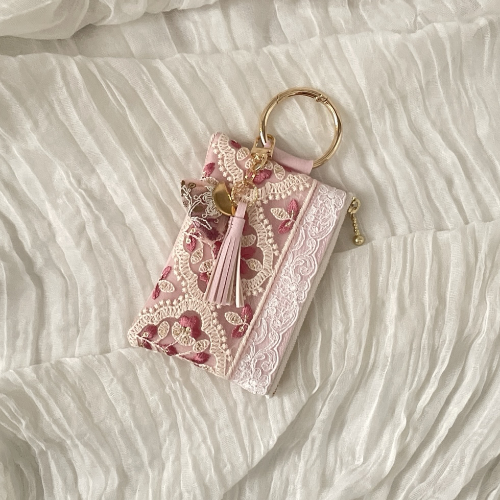 インド刺繍リボンのフェイクレザーミニポーチ 丸カラビナ、タッセル