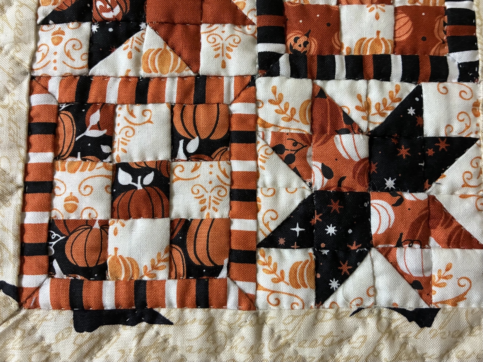 ハロウィン🎃パッチワークタペストリー - KUMANOTE'S GALLERY | minne