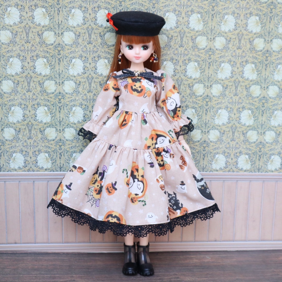 NO.560 22㎝ドール服 ハロウィン柄のワンピース＆小物セット