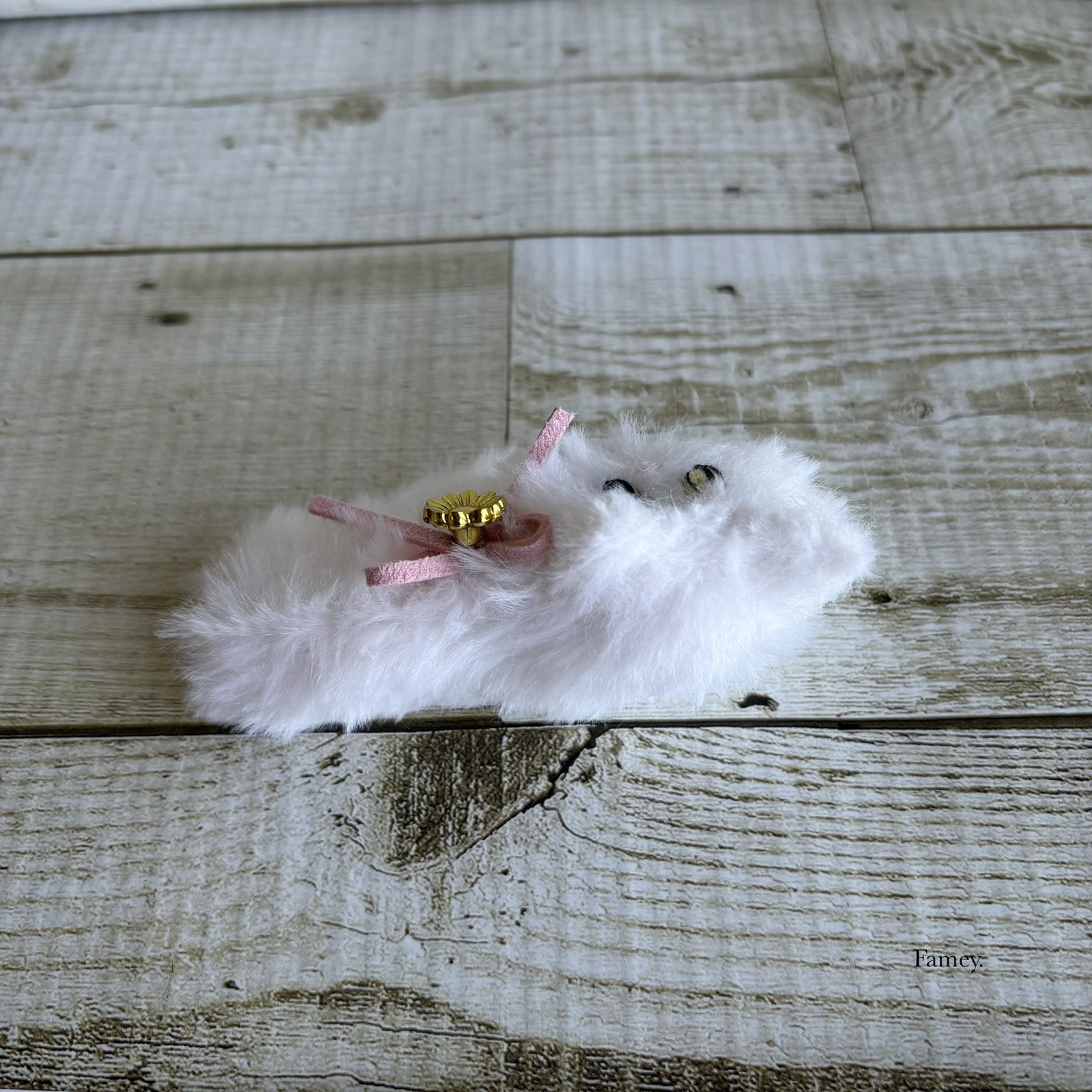 大人かわいい手のひらサイズのくつろぎ白猫ちゃんぬいぐるみ