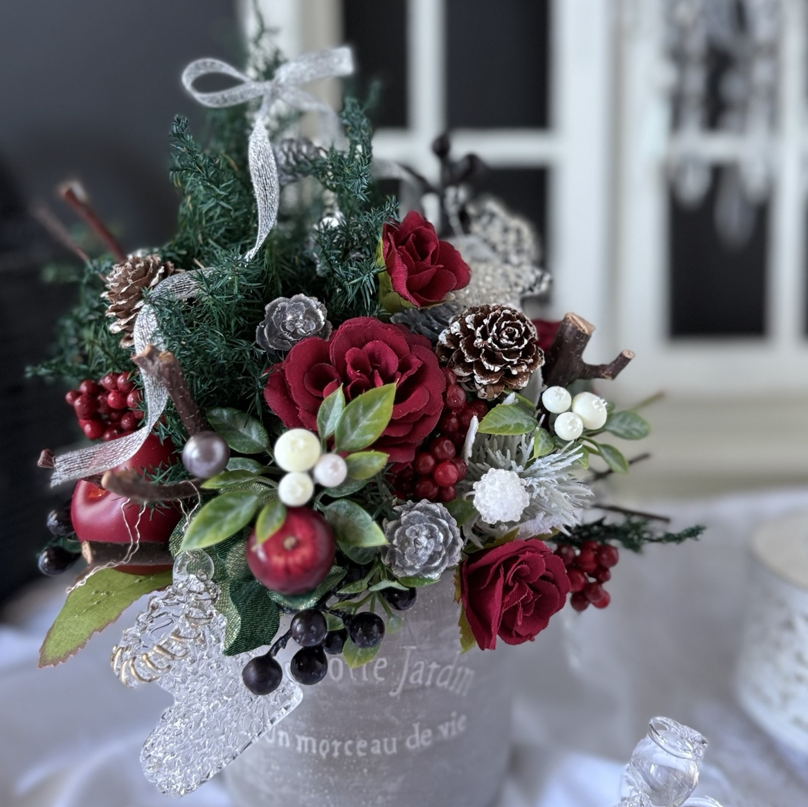 ハンドメイド❣️クリスマスアレンジ❣️ツリー、ケーキプリザーブドフラワー薔薇❁⃘*.゜ 大人のクリスマスポットアレンジ アーティフィシャルフラワー