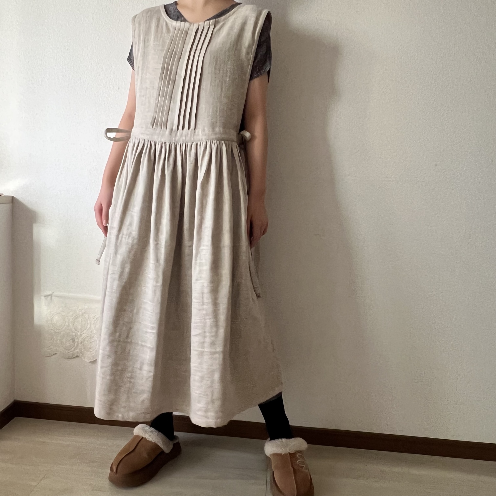 綿麻ダブルガーゼ 横開きエプロンワンピース｜脇リボン・ナチュラル