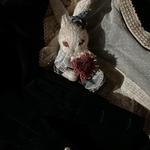 バッグチャーム うさぎ 立体刺繍 ｜ 刺繍 ハンドメイド 白うさぎお守りチャーム