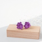 小さな京紫の花 / ピアス イヤリング / つまみ細工 紫色 紫 濃い紫 軽い 軽量 チタン製 ソフトフィットイヤリング 和装 洋装