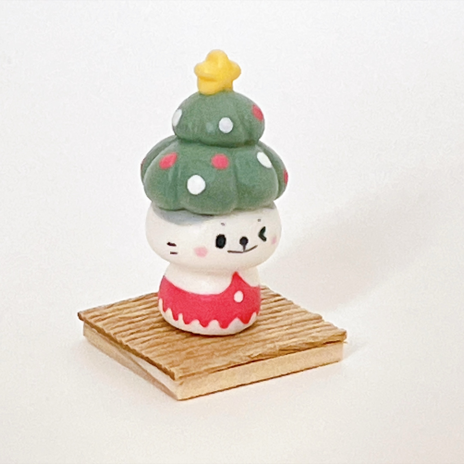 クリスマスツリーの帽子ねこさん(緑ver.｜クリスマスの小さい置物