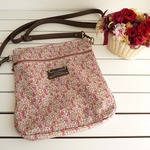 価格↷　2連ファスナー　ショルダーバッグ　リバティ　ラミネート　エロイーズ　レッド
