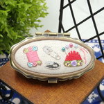 花刺繍のソーイングセット　(安全ピンの仲間入り）