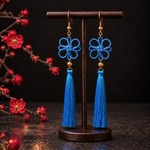 【着物】【和風】吉祥結びとタッセルのピアス（ゴールドビーズ、薄青）【チャイナ風】【袴】