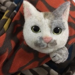 羊毛フェルト　ネコブローチ　