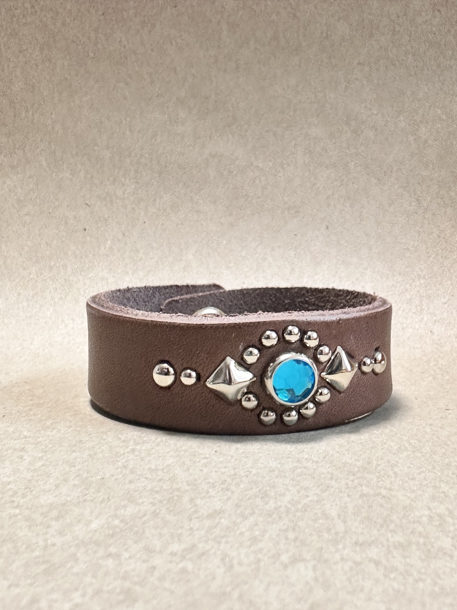 レザーブレスレット スタッズカスタム ブラウン 牛革 - leather-gan