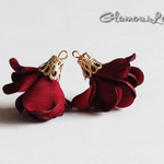 4個セット　30ｍｍ　　咲き始めたマルーンの花　タッセルチャーム 
