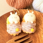 モンブランおふとんうさぎキーホルダー　フェイクスイーツ　フェイクフード　モンブラン　ミニチュア　うさぎ　キーホルダー　可愛い　樹脂粘土　粘土細工　粘土