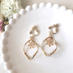 ツイストと雪の結晶earring