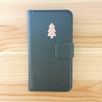 森の絵柄の、iPhoneケース(手帳型 / モスグリーン)