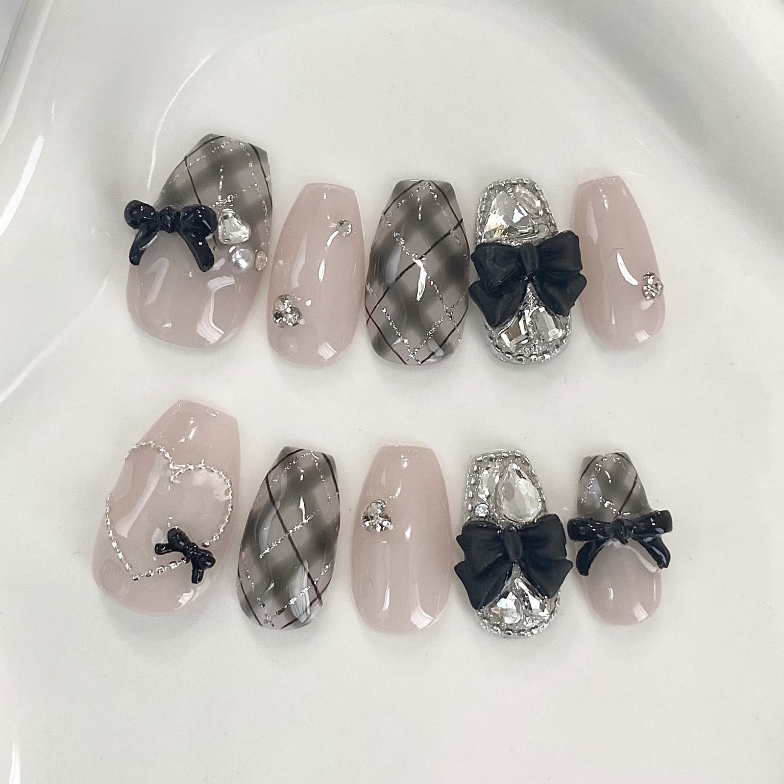 黒チェック柄🖤 ネイルチップ ガーリーネイル ワンホン チェックネイル