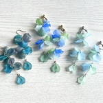 【けぇちゃん様専用】💙💚ペアカラーの揺れる花びらピアス💐