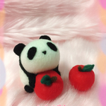 リンゴもぐもぐふわぱん♡食欲の秋☆羊毛フェルトのふわふわパンダと林檎