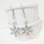 雪の結晶*ゆらゆらピアス  レジン〈イヤリング変更無料〉