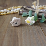 くまさんとピンクマム　手刺繍イヤリング