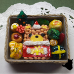 ミニチュアフードのお弁当(くまサンタ）