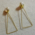 sale★ゴールドさんかくイヤリング△パール＆スワロフスキー