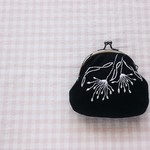 レディーのがま口petit ノアール　*線のお花*
