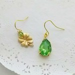 【sale】幸せクローバー🍀のピアス  (ゴールド) 
