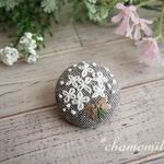 「再販」白いお花の花束の刺繍ブローチ・a