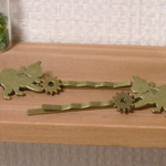 小さな歯車を回す猫ヘアピン　(オールド)